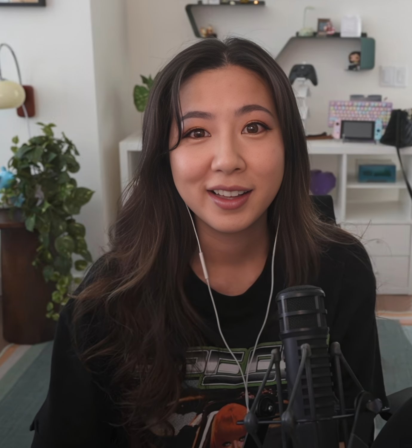 Fuslie [11] #6VBEWIGd