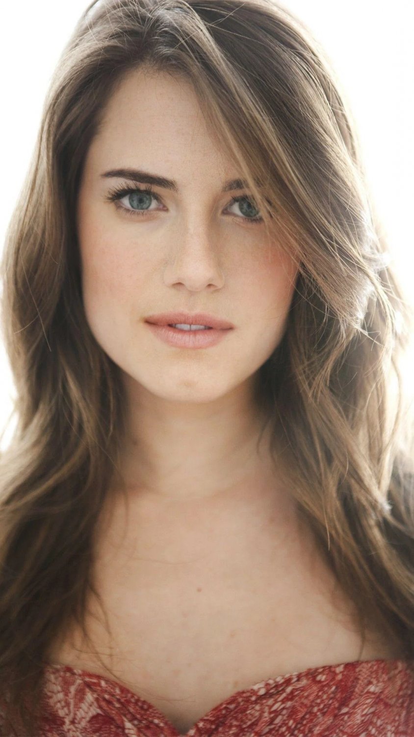 Petite brunette actress Allison Williams lures you to goon with her sexy eyes #Xvt3DtpW